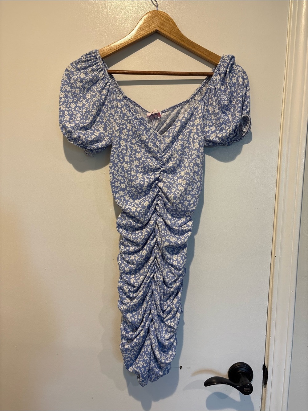 Romantic, Floral Blue/White Pink Lily Ruched Puff-Sleeve V-Neck Bodycon Dress